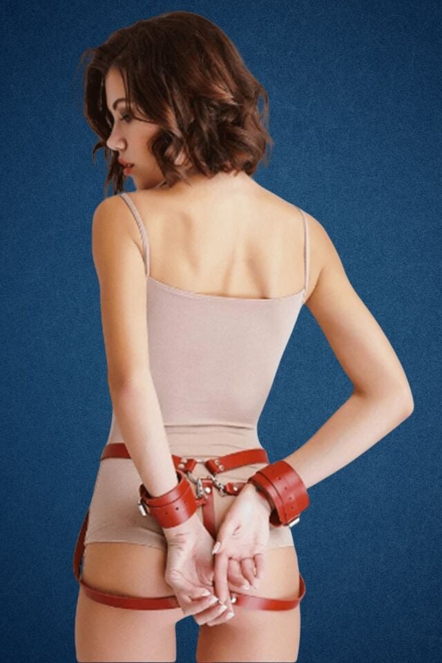 Deri Kalçadan Bağlamalı Kelepçe Fantazi Harness